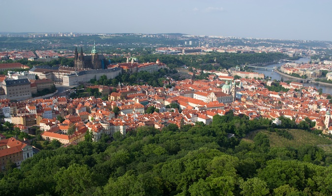 Прогулка по парку Петрин   Петрин Парк - самый большой и красивый парк города с потрясающим видом на Прагу
